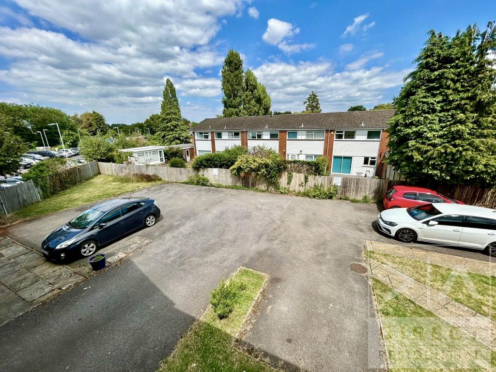 Epsom KT17 1 bed apartment to rent £1,230 pcm (£284 pw)