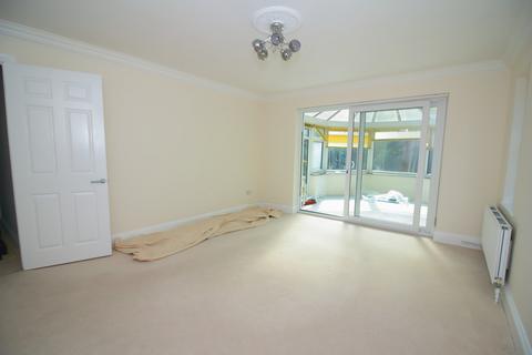 4 bedroom detached house to rent, Highcliffe