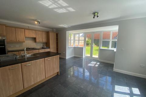 4 bedroom detached house to rent, Pastures Drive, Wychwood Village