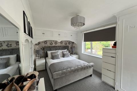146 Foxon Lane, Caterham, CR3 5SE
