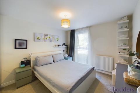 1 bedroom apartment for sale, Hawker Drive, Addlestone, Surrey, KT15