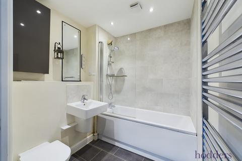 1 bedroom apartment for sale, Hawker Drive, Addlestone, Surrey, KT15