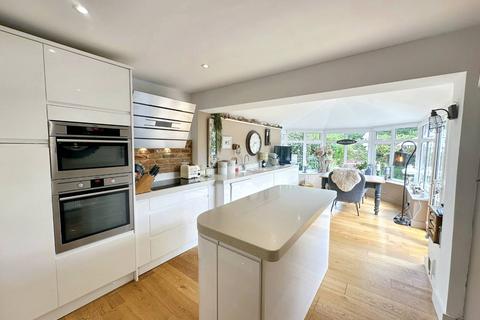 18 Brookside, Weedon, Northampton, NN7 4SW