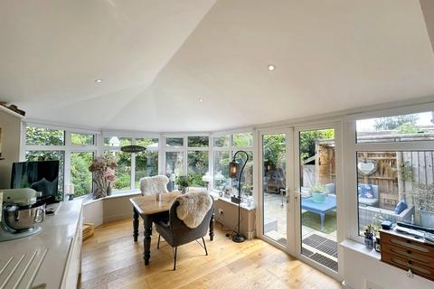 18 Brookside, Weedon, Northampton, NN7 4SW