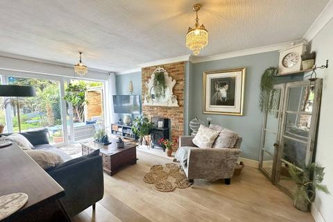18 Brookside, Weedon, Northampton, NN7 4SW