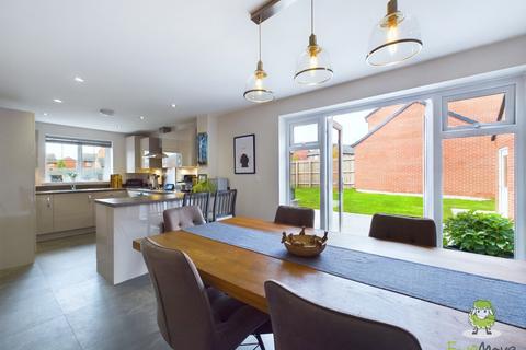 32 Springbank Road, Shavington, Crewe, CW2 5UN