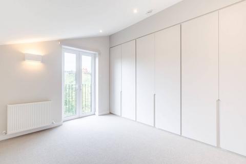 2 bedroom flat to rent, Cavendish Road, Balham, London, SW12