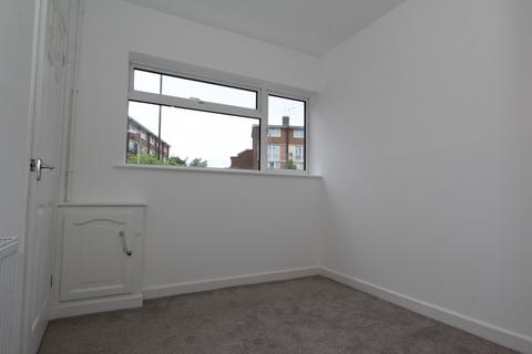 3 bedroom end of terrace house to rent, Lowedges Road, Sheffield