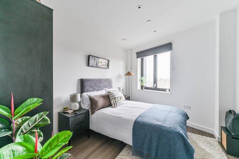 3 bedroom flat to rent, College Road, Croydon, CR0