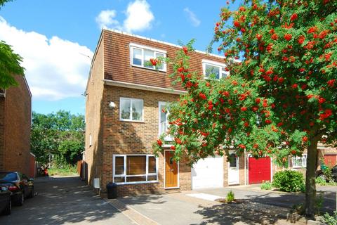 4 bedroom house to rent, Almond Avenue, Ealing, London, W5