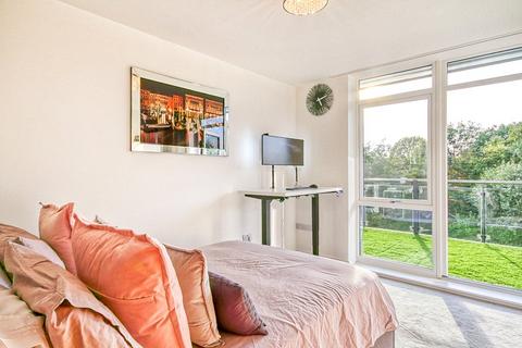 2 bedroom flat for sale, Woking, Woking GU22