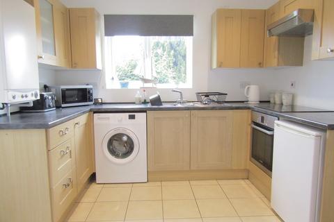 2 bedroom semi-detached house to rent, Thorpe Road, Frinton On Sea CO13