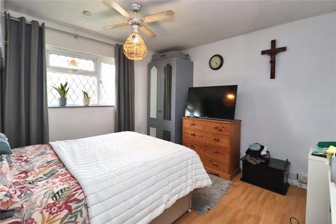 3 bedroom end of terrace house for sale, Kent Road, Woking GU22