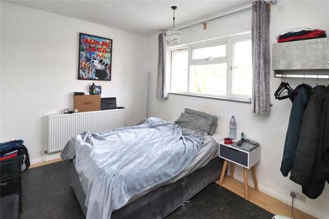 3 bedroom end of terrace house for sale, Kent Road, Woking GU22