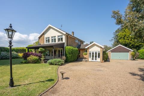 4 bedroom detached house for sale, Hall Drive, Oulton Broad