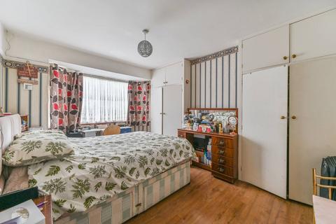 7 Almond Way, Mitcham, CR4 1LP