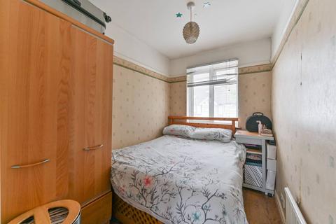 7 Almond Way, Mitcham, CR4 1LP