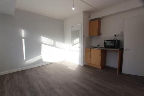 House share to rent, Mitchell Road, London N13
