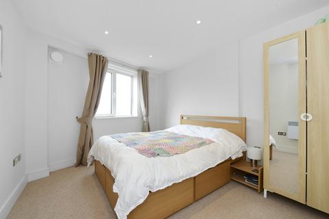 1 bedroom flat to rent, Chiswick High Road, W4