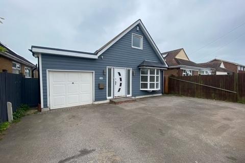 4 bedroom detached house to rent, Manor Lane, Selsey