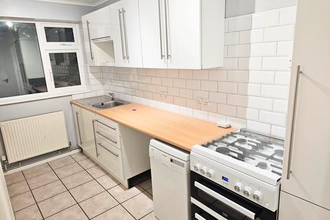 2 bedroom terraced house to rent, White Knights, Barton On Sea, BH25