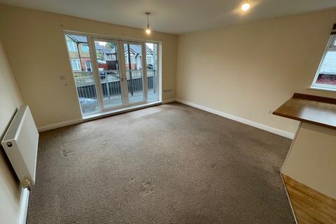 2 bedroom apartment to rent, Marsh Road - Leagrave - 1 Parking Space - first Floor 2 bed with ensuite