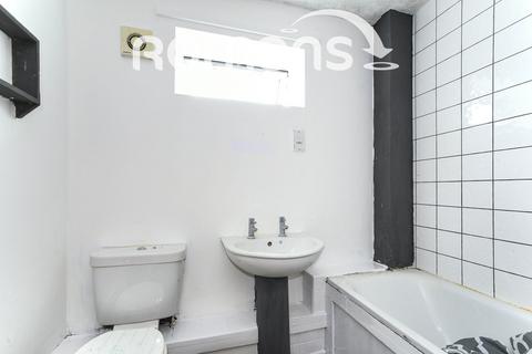 2 bedroom flat to rent, Redcross Place