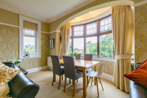 4 bedroom apartment to rent, Ivor Close, Guildford