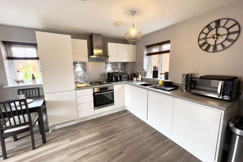 2 bedroom coach house for sale, Redstart Drive, Harlow