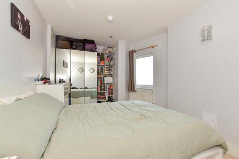 2 bedroom apartment for sale, High Road, Ilford, Essex