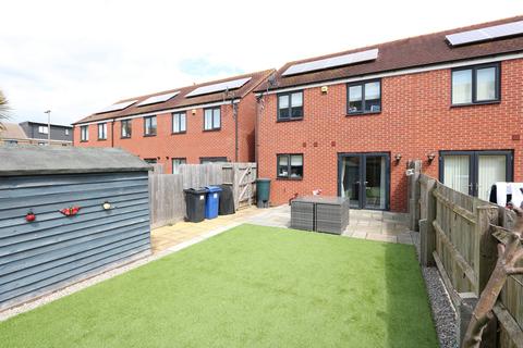 71 Fairlane Drive, South Ockendon, RM15 5FA