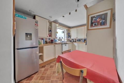 3 bedroom flat for sale, The Fountains, Ballards Lane, Finchley, London, N3 1NL