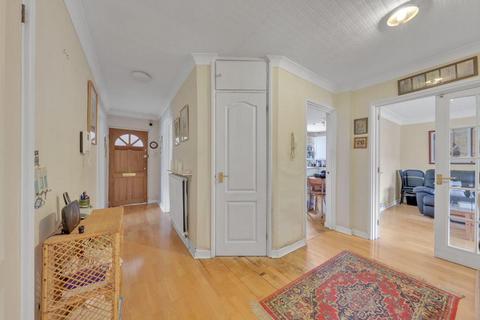2 bedroom flat for sale, The Fountains, Ballards Lane, Finchley, London, N3 1NL
