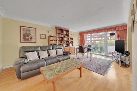 2 bedroom flat for sale, The Fountains, Ballards Lane, Finchley, London, N3 1NL