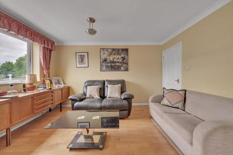 2 bedroom flat for sale, The Fountains, Ballards Lane, Finchley, London, N3 1NL