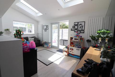 15 Horsham Close, Luton, LU2 8JH