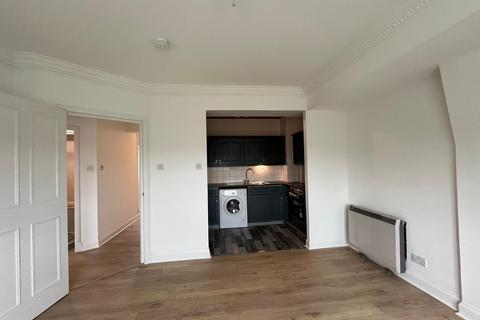 3 bedroom flat to rent, Hermand Crescent, Edinburgh, EH11