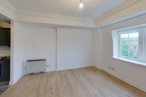 3 bedroom flat to rent, Hermand Crescent, Edinburgh, EH11