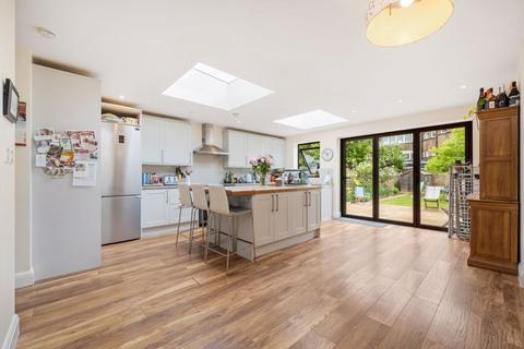 5 bedroom semi-detached house for sale, Cricklewood Lane, London NW2