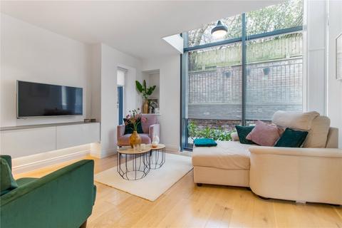 3 bedroom flat to rent, Green Walk,  Bowdon, Altrincham, WA14