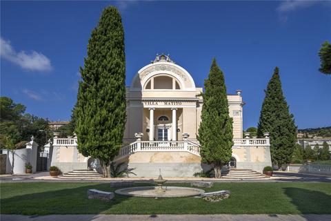 House, Neoclassical House In Tiana