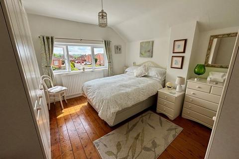 96 Lechlade Road, Great Barr, Birmingham, B43 5NG