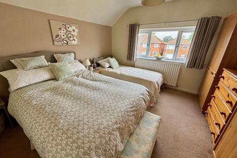 96 Lechlade Road, Great Barr, Birmingham, B43 5NG