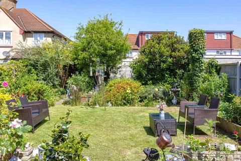 3 bedroom semi-detached house for sale, Orchard Avenue, Heston, short walk Tube