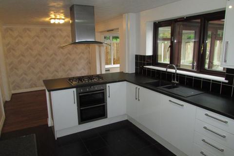 5 bedroom detached house to rent, The Green Castleton.
