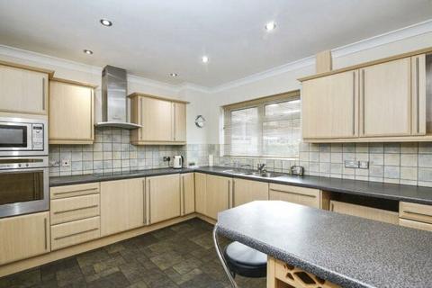 3 bedroom house to rent, Shornefield Close, Bromley, BR1