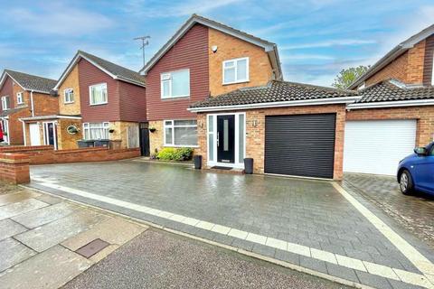 4 bedroom detached house for sale, Turnpike Drive, Luton