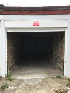 Garage to rent, Holland Park Avenue, Ilford IG3