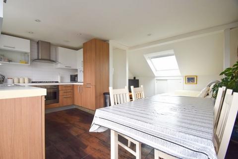 2 bedroom flat to rent, Durnsford Road, London SW19