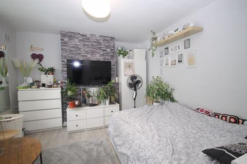 73 Hicks Avenue, Greenford, UB6 8EZ